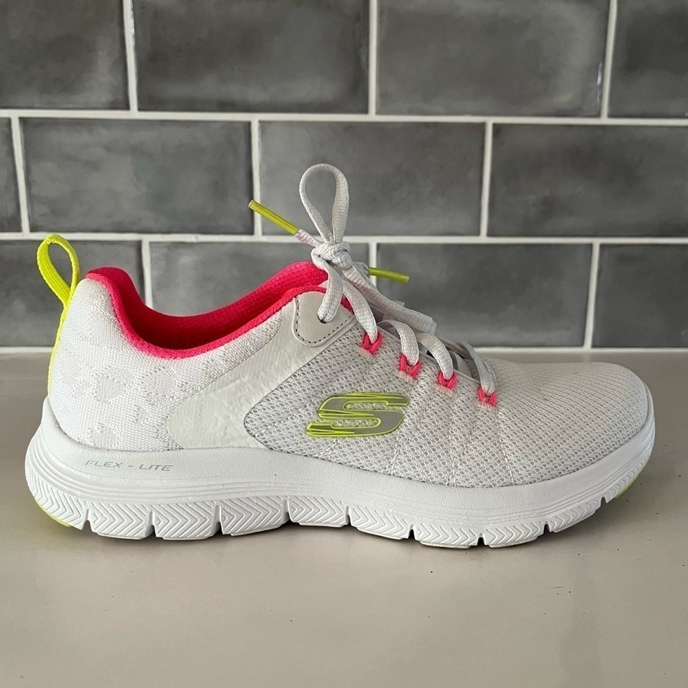 Skechers Flex Appeal 4.0 Washable Lace-Up Sneaker Elegant Ways White Women 5.5